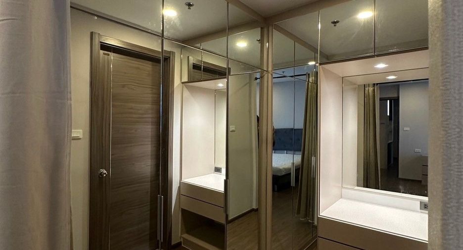 For sale 2 bedrooms condo in Huai Khwang, Bangkok