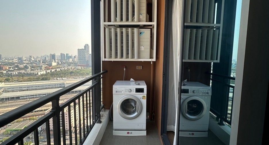 For sale 2 bedrooms condo in Huai Khwang, Bangkok