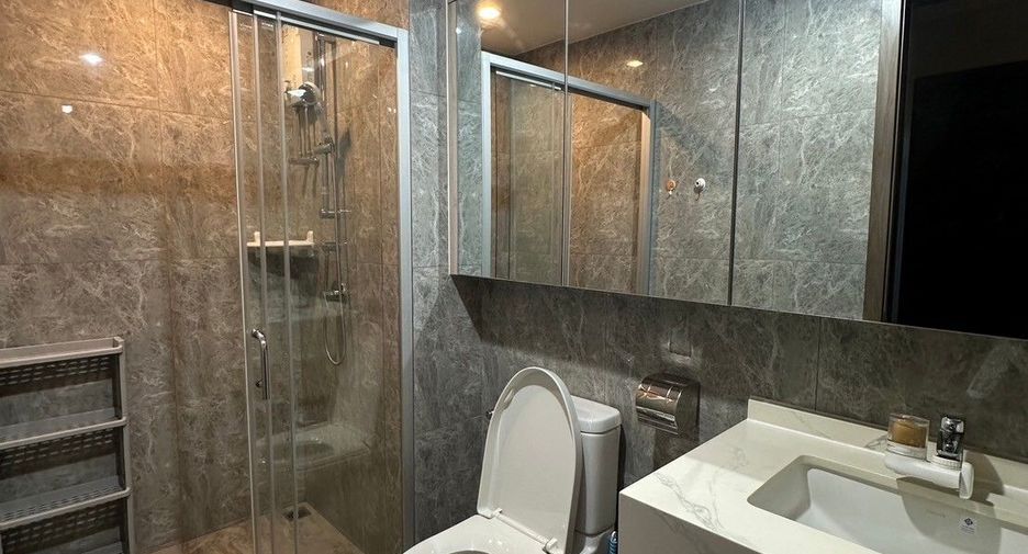 For sale 2 bedrooms condo in Huai Khwang, Bangkok