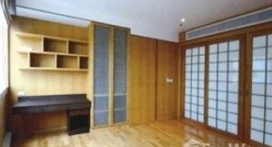 For sale 3 bedrooms condo in Khlong Toei, Bangkok
