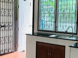 出售 2 卧室 联排别墅 在 Mueang Rayong, Rayong