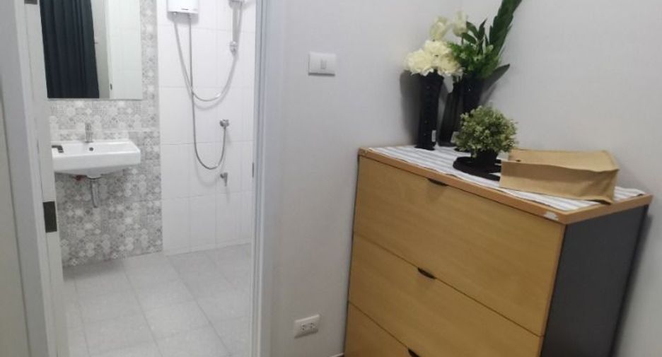 For rent 3 bedrooms townhouse in Sam Khok, Pathum Thani