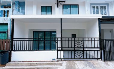 À vendre 3 chambres maison de ville à Khlong Luang, Pathum Thani