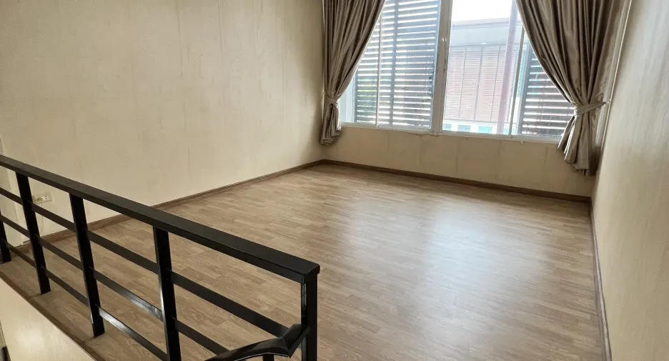 For rent 3 bedrooms townhouse in Pak Kret, Nonthaburi