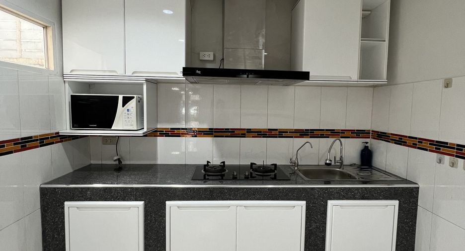 For rent 3 bedrooms townhouse in Pak Kret, Nonthaburi