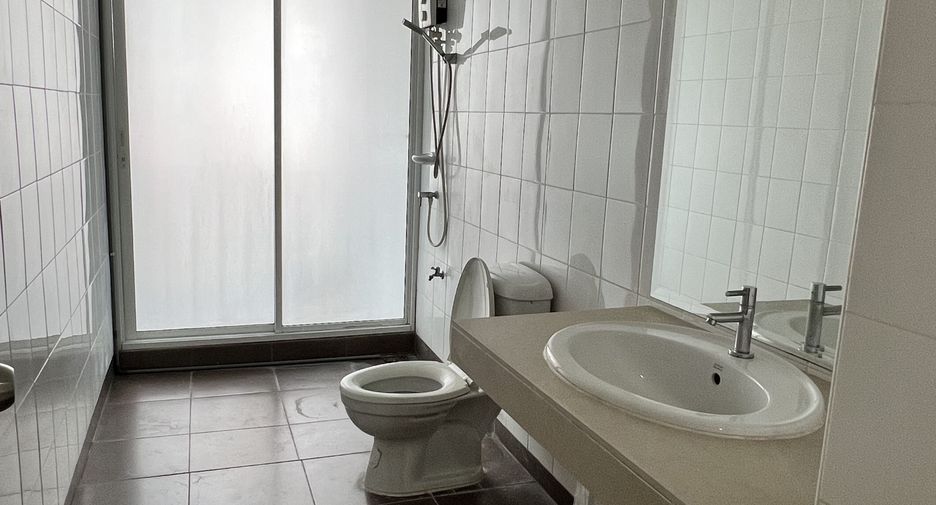For rent 3 bedrooms townhouse in Pak Kret, Nonthaburi