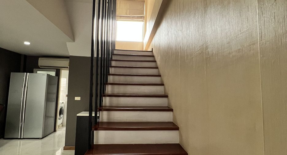 For rent 3 bedrooms townhouse in Pak Kret, Nonthaburi