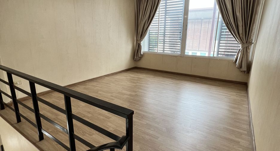 For rent 3 bedrooms townhouse in Pak Kret, Nonthaburi