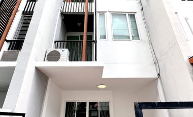 Reihenhaus zur Miete mit 3 Zimmer in Pak Kret, Nonthaburi