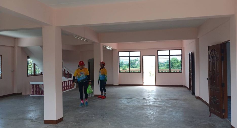 For sale 4 bedrooms retail Space in Mueang Suphanburi, Suphan Buri