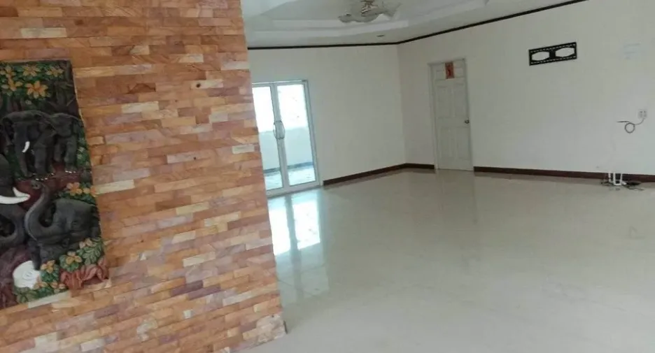 For sale 4 bedrooms house in Phan Thong, Chonburi