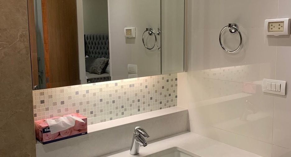 For sale 2 ベッドルーム condo in Khlong Toei, Bangkok