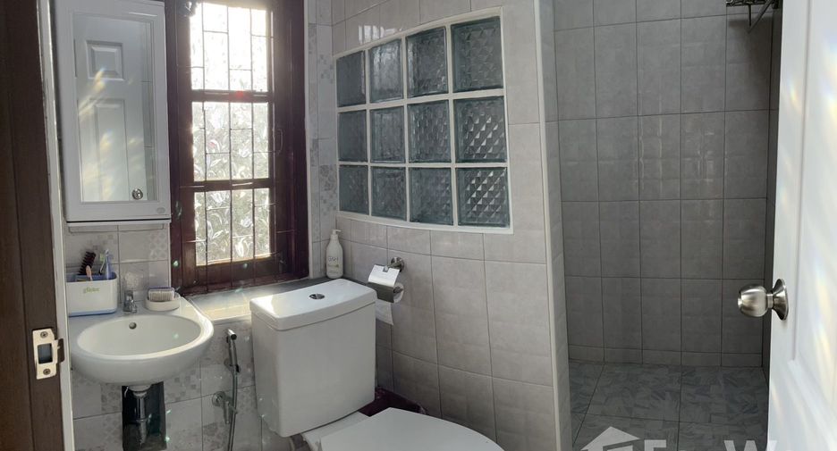For sale 2 bedrooms retail Space in Nong Muang Khai, Phrae