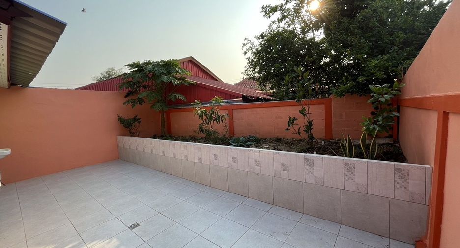 For sale 2 bedrooms retail Space in Nong Muang Khai, Phrae