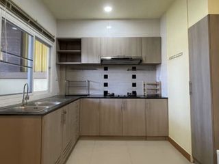 Casa adosada en venta de 3 habitaciones en Mueang Rayong, Rayong