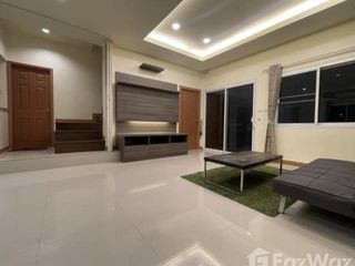 Casa adosada en venta de 3 habitaciones en Mueang Rayong, Rayong