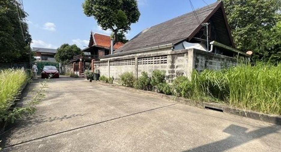 For sale land in Phra Khanong, Bangkok