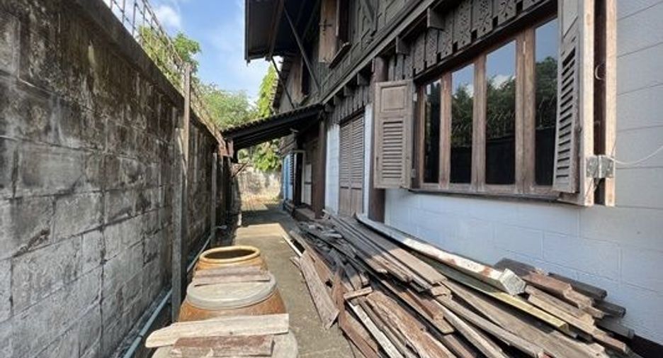 For sale land in Phra Khanong, Bangkok