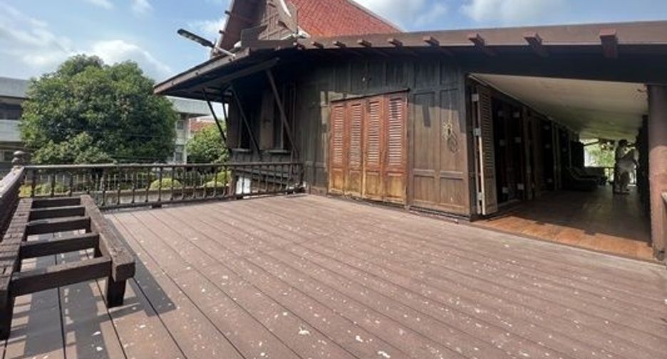 For sale land in Phra Khanong, Bangkok