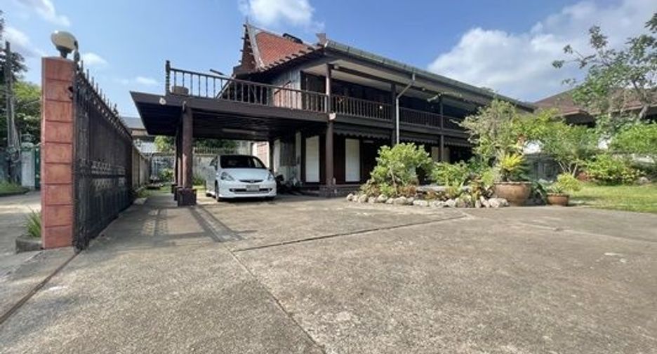For sale land in Phra Khanong, Bangkok