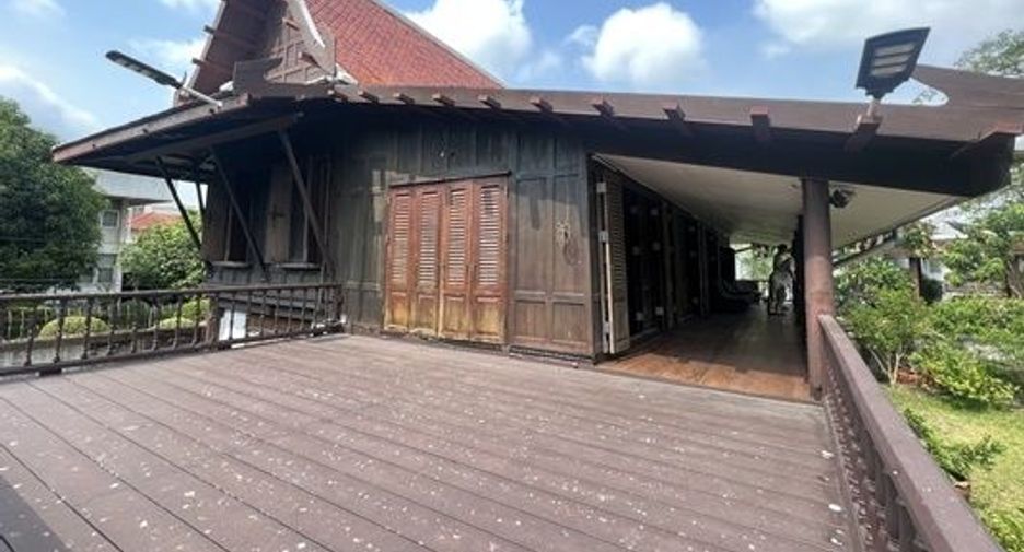 For sale land in Phra Khanong, Bangkok