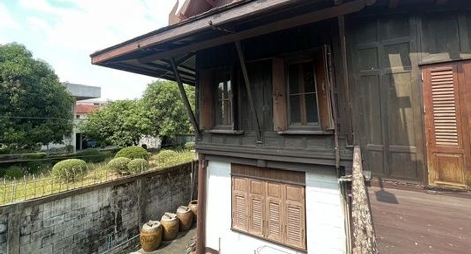 For sale land in Phra Khanong, Bangkok