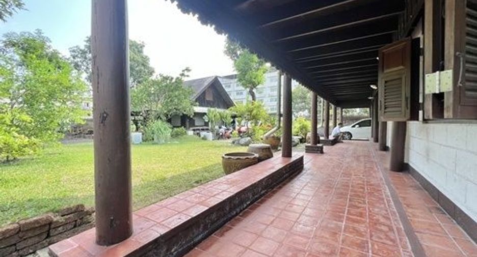 For sale land in Phra Khanong, Bangkok