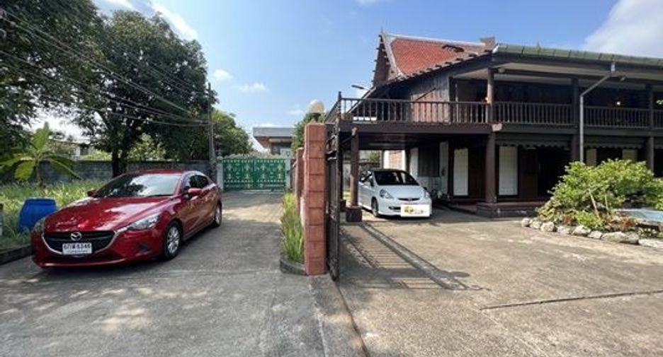 For sale land in Phra Khanong, Bangkok