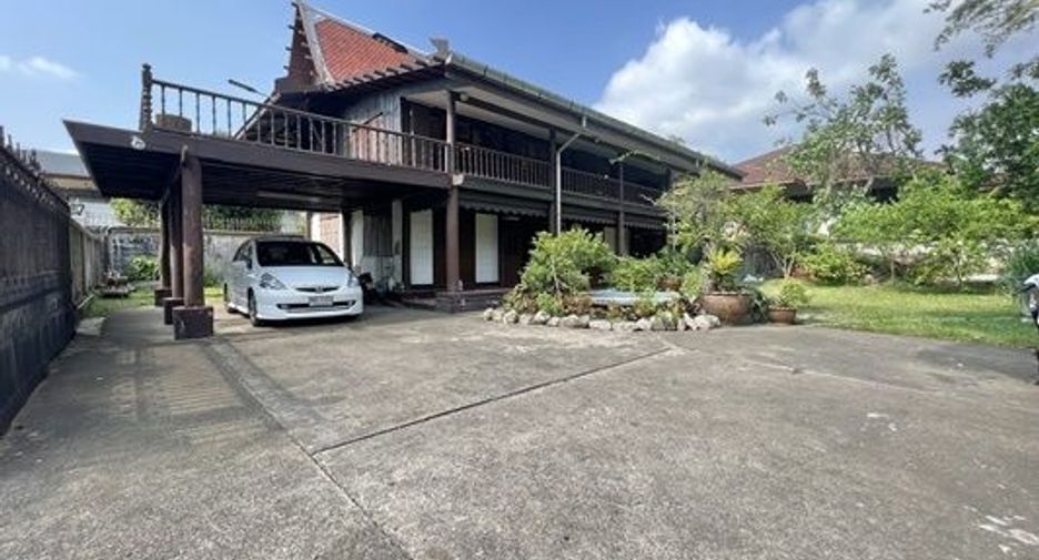 For sale land in Phra Khanong, Bangkok
