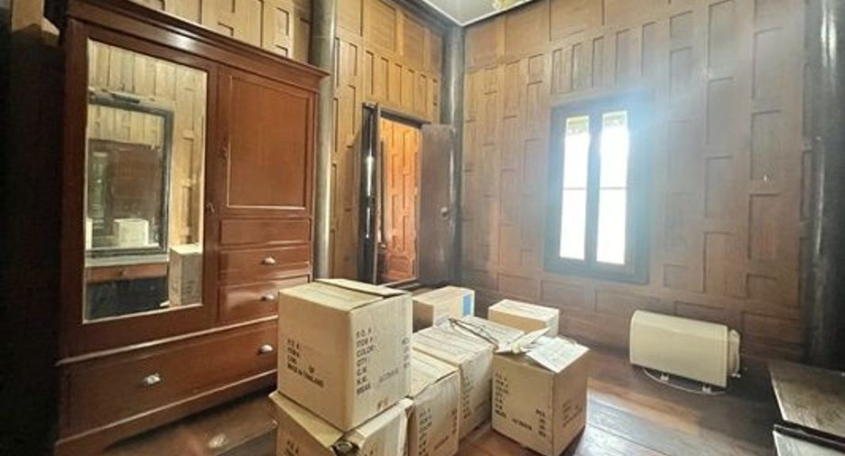 For sale land in Phra Khanong, Bangkok