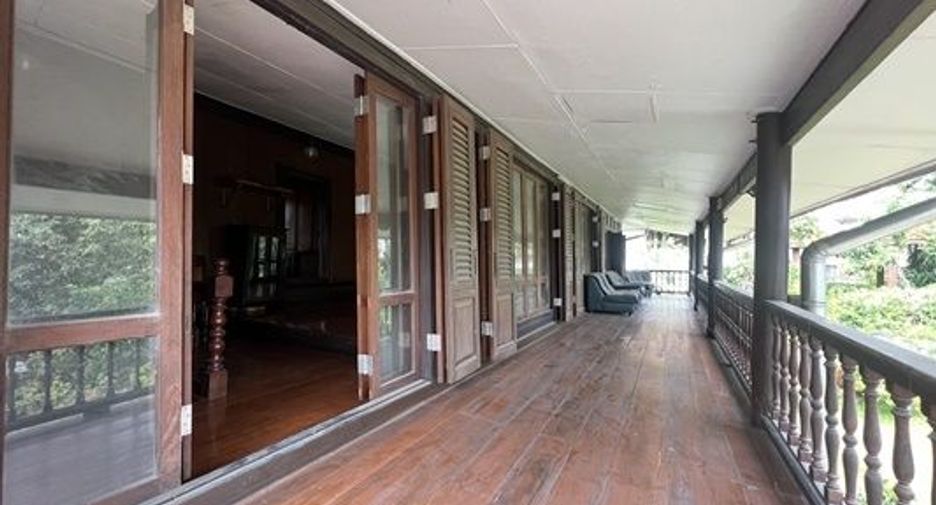 For sale land in Phra Khanong, Bangkok