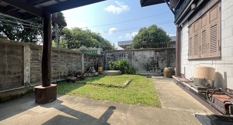 For sale land in Phra Khanong, Bangkok