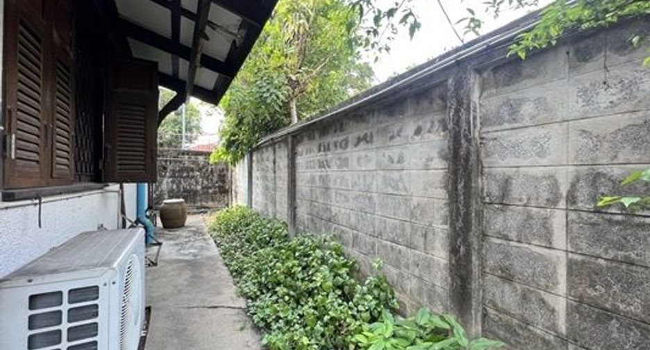 For sale land in Phra Khanong, Bangkok