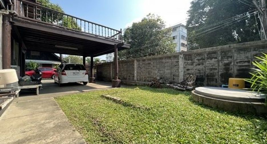 For sale land in Phra Khanong, Bangkok