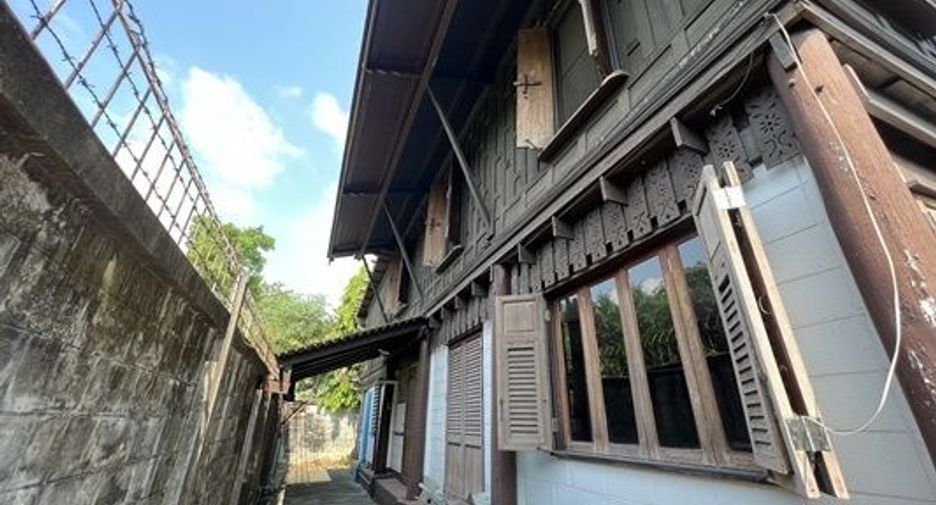 For sale land in Phra Khanong, Bangkok