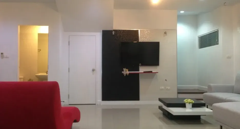 For sale and for rent 4 bedrooms townhouse in Prawet, Bangkok