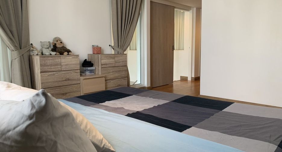 For sale 3 bedrooms condo in Watthana, Bangkok