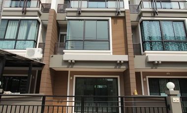 For sale 3 bedrooms townhouse in Mueang Nakhon Pathom, Nakhon Pathom