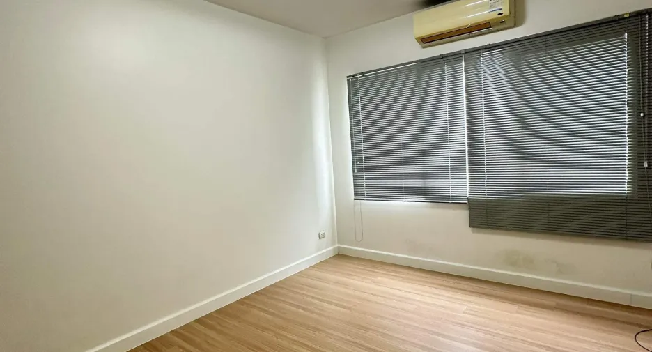 For sale 3 bedrooms townhouse in Bueng Kum, Bangkok