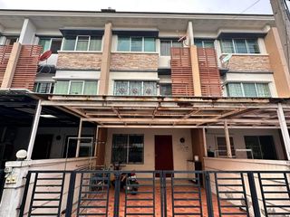 Casa adosada en venta de 3 habitaciones en Bueng Kum, Bangkok