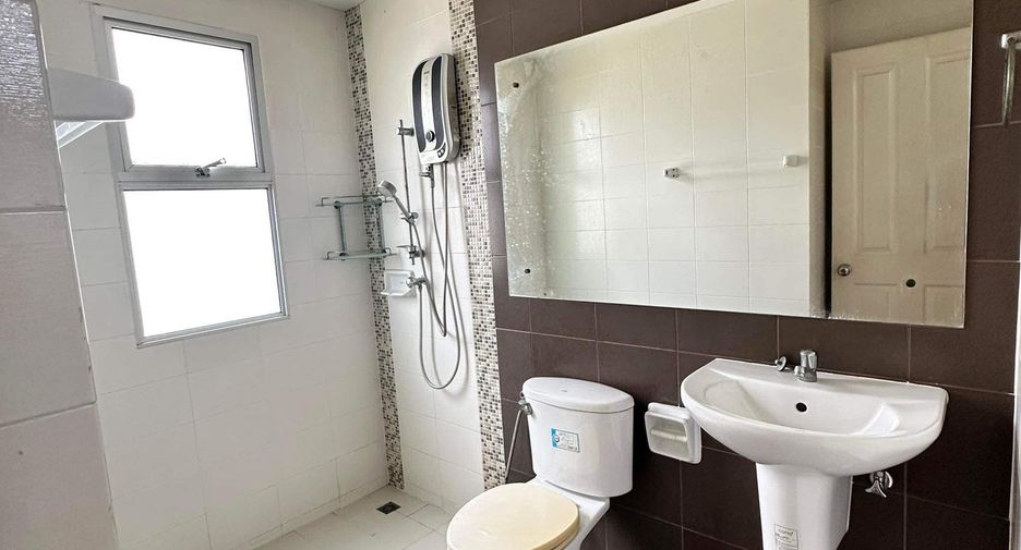 For sale 3 bedrooms townhouse in Bueng Kum, Bangkok
