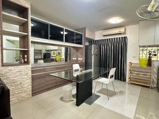 Casa adosada en venta de 3 habitaciones en Bueng Kum, Bangkok
