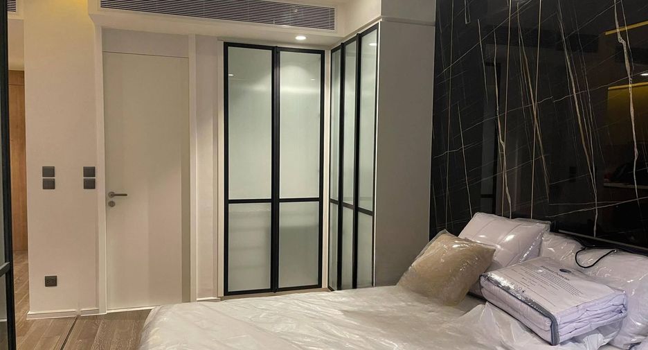 For sale 1 bed condo in Khlong Toei, Bangkok