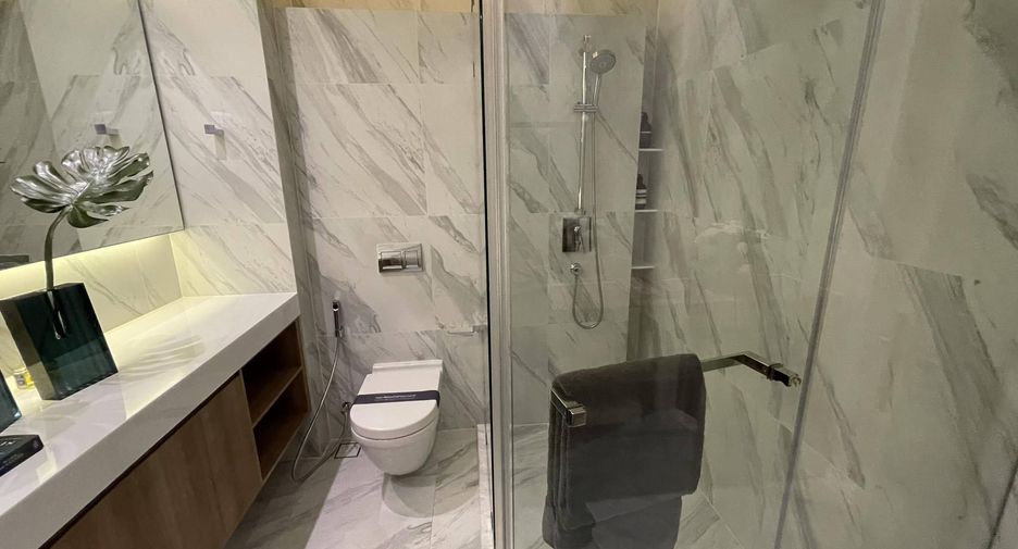 For sale 1 bed condo in Khlong Toei, Bangkok