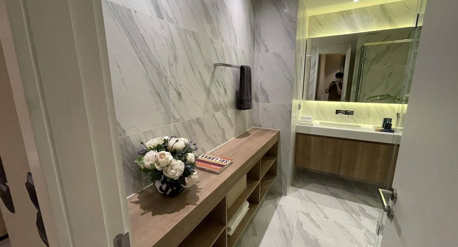 For sale 1 bed condo in Khlong Toei, Bangkok