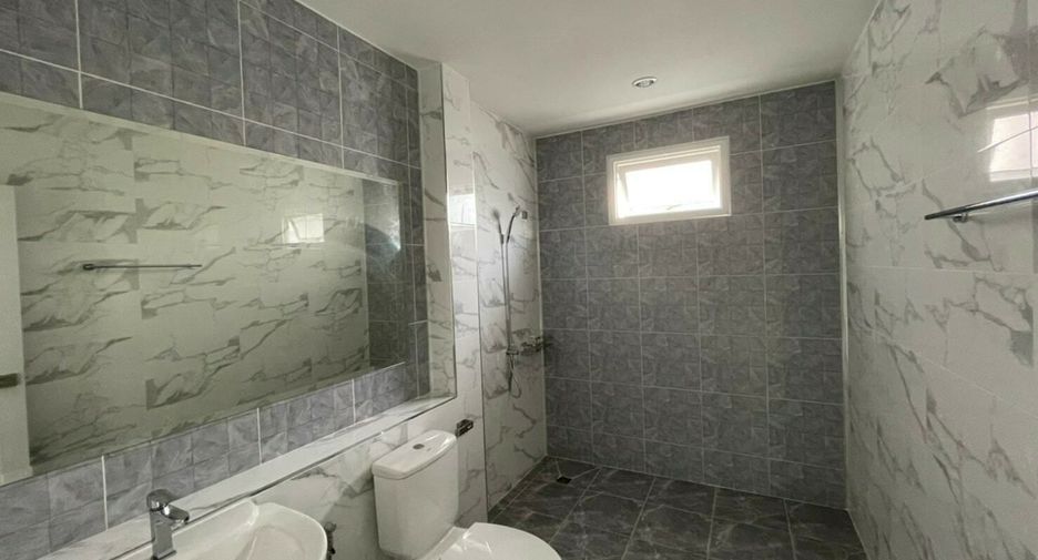 For sale 5 bedrooms house in Mueang Maha Sarakham, Maha Sarakham