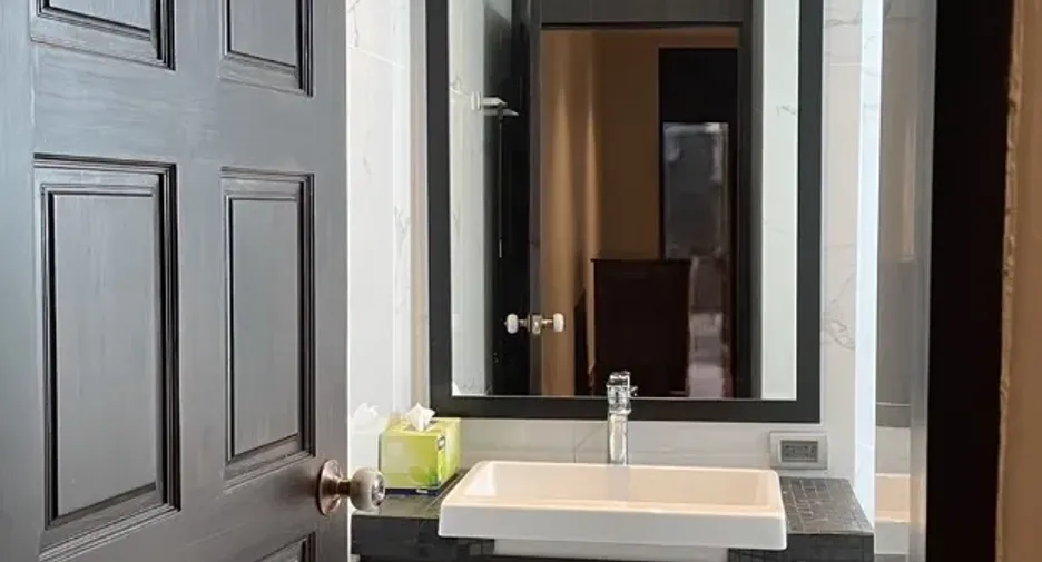 For sale 2 bedrooms condo in Yan Nawa, Bangkok