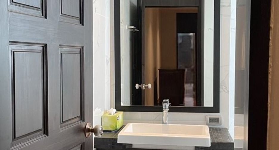 For sale 2 bedrooms condo in Yan Nawa, Bangkok