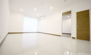 À vendre 2 chambres condo à Yan Nawa, Bangkok