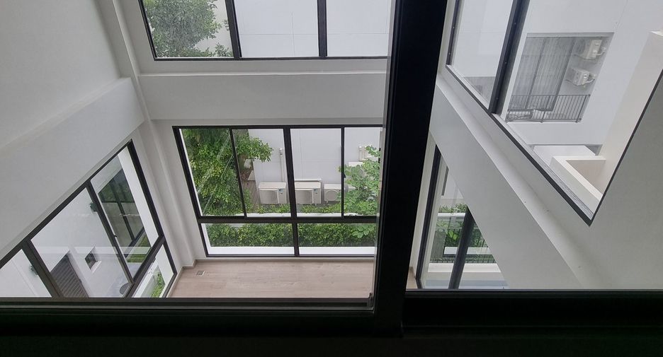 For sale 5 bedrooms house in Lat Krabang, Bangkok